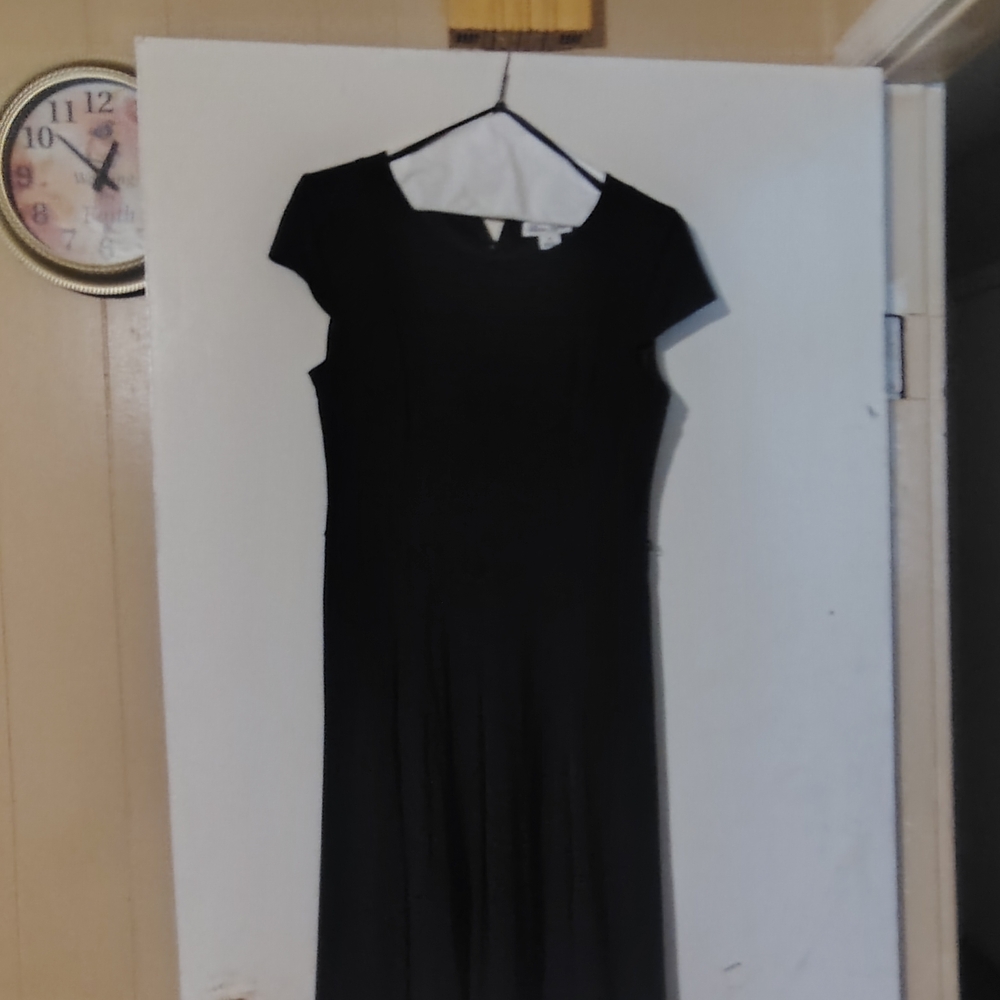 Elegant Black Cap Sleeve Maxi Dress